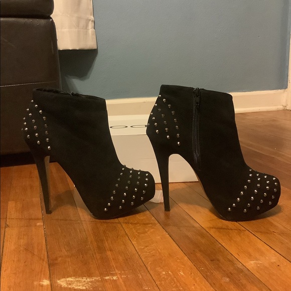 Aldo Glancy Black Studded Ankle Booties - Picture 3 of 8